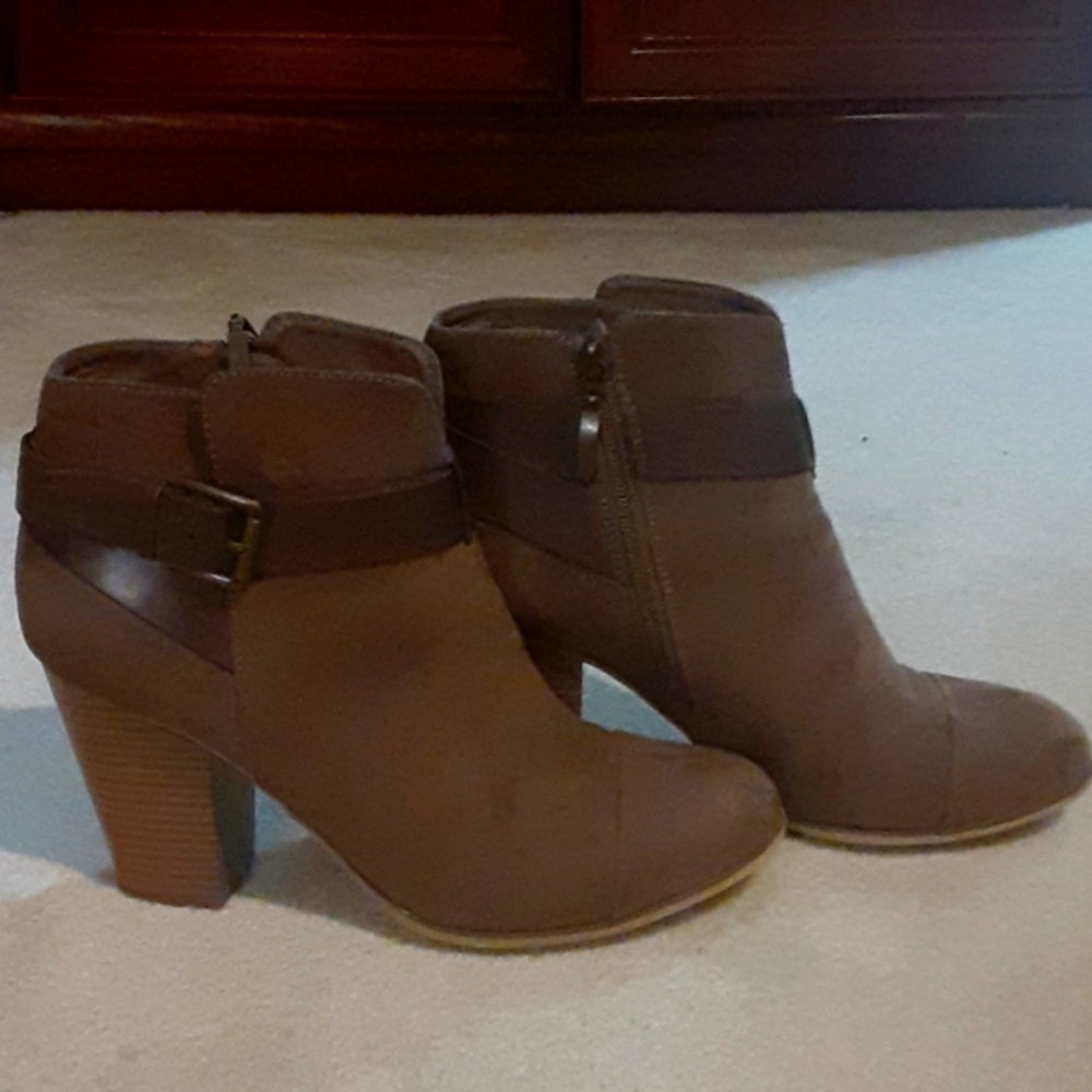 Brown Jena suede boots size 9